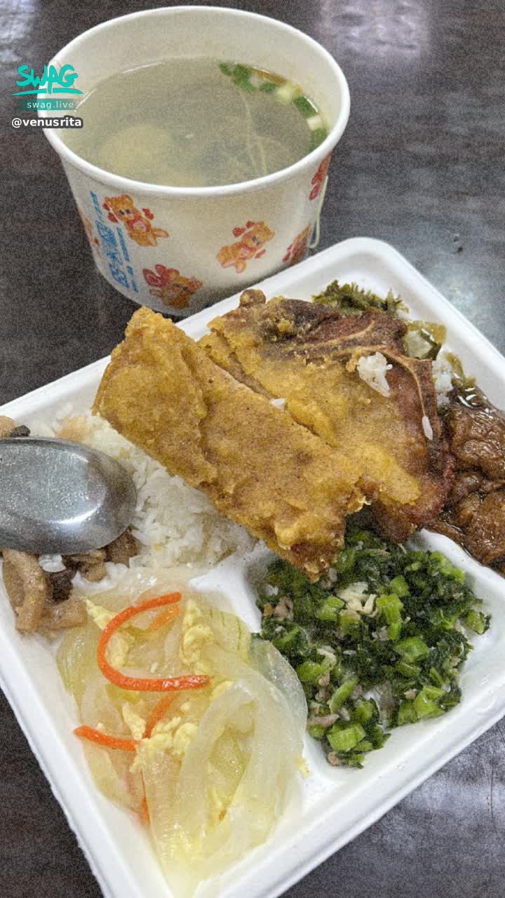 v*******a : 情人節晚餐🤍
跟平常沒有什麼不同
只是我吃了很很久沒吃的
愛店💕
炸排骨 蛤蜊湯🤤