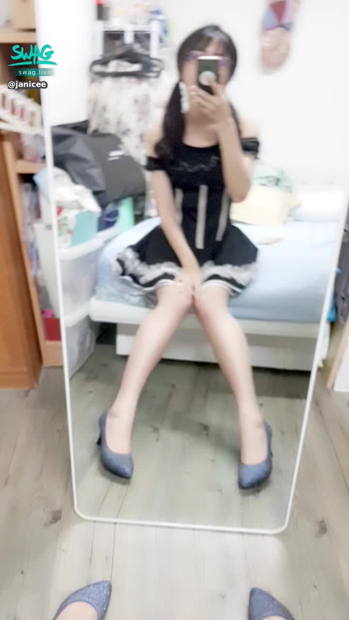 janicee : 女僕裝💓
床邊翹個腳💖
雙馬尾可愛的誘惑💛
your maid💙