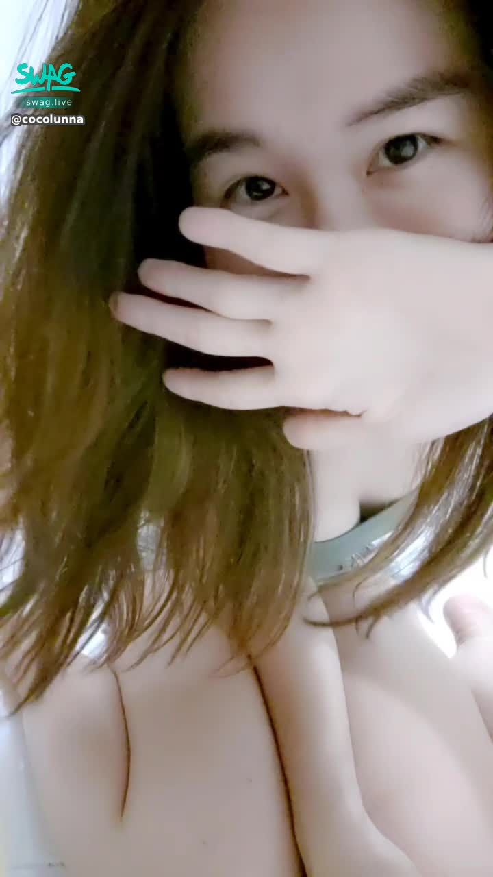 cocolunna : 只有几位哥哥看过摘下面具的我 你会是下一个吗？🤭钻石没了可以充值 但我没了哥哥就要找别人了哦😜😜


#SWAG騎人節
做愛做的事，交配交的人。想當你的夢幻女友