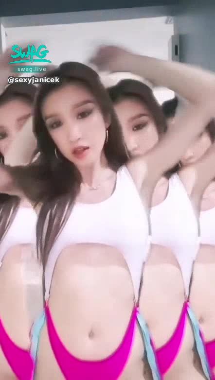 s***********m : 病好了就馬上露南半球送給哥哥們。
好辣🔥🔥🔥
hot babe🔥🔥🔥


#SWAG騎人節

夢幻女友的情色誘惑，你受得了嗎？