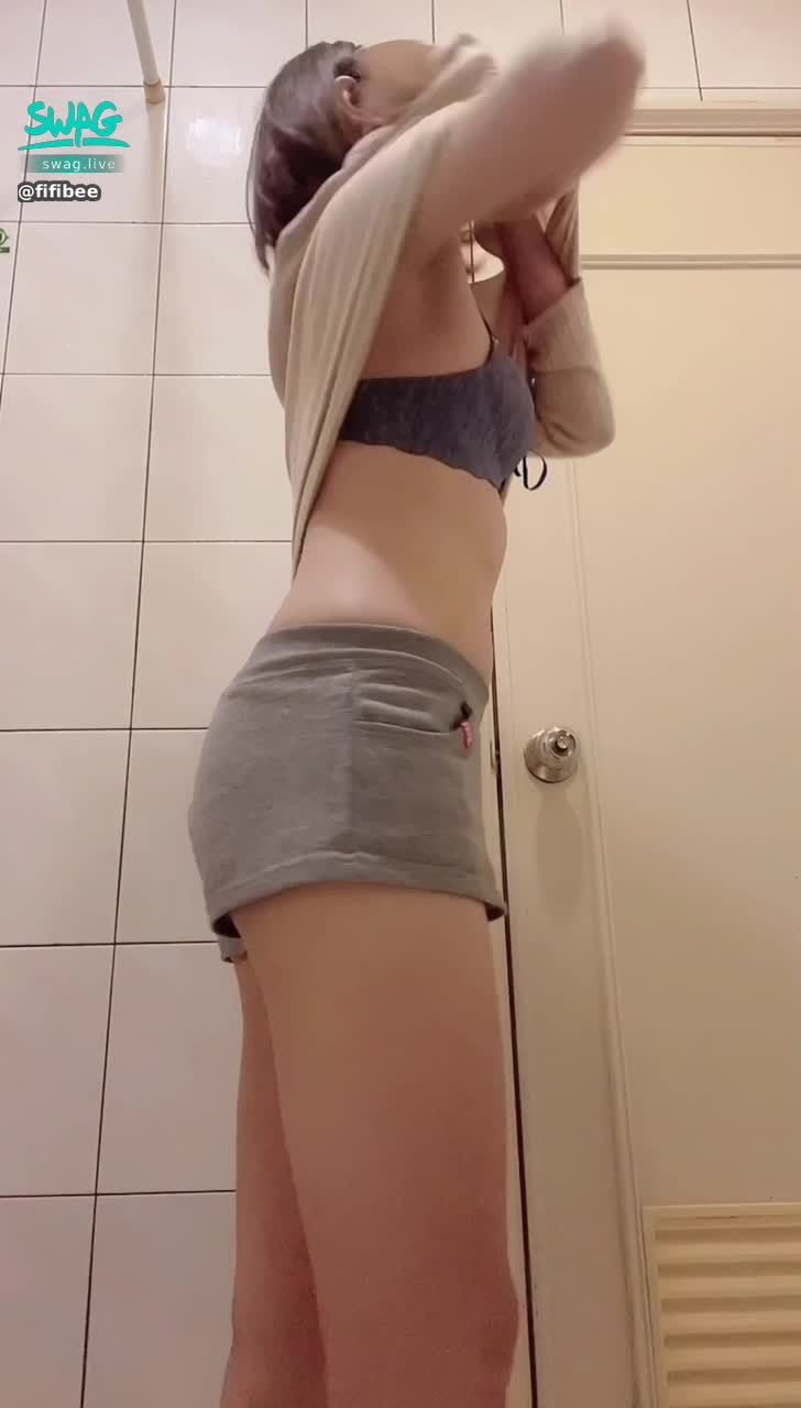 fifibee : bath time⏰蜜桃臀的好可愛❤️