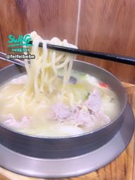 feifeibebe : 菲寶們~~ 晚餐吃了嗎? 還沒吃的要記得吃喔☺️
人家今天晚上10:30直播❤️要跟好唷~