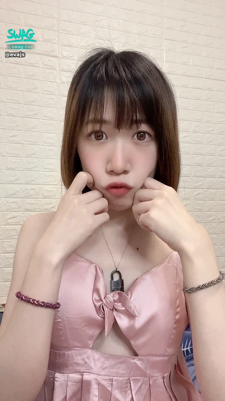 e***s : live broadcast time
Tuesday, Wednesday, Friday, Saturday
11:00pm～01:00pm

Remember to come and play with me
You can confess to me if you don't want to play with me (?