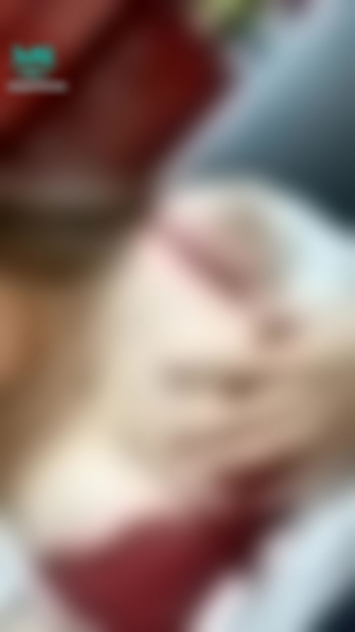 hua_063 : 腿張開摸著濕濕的小穴…..這視角好邪惡‼️