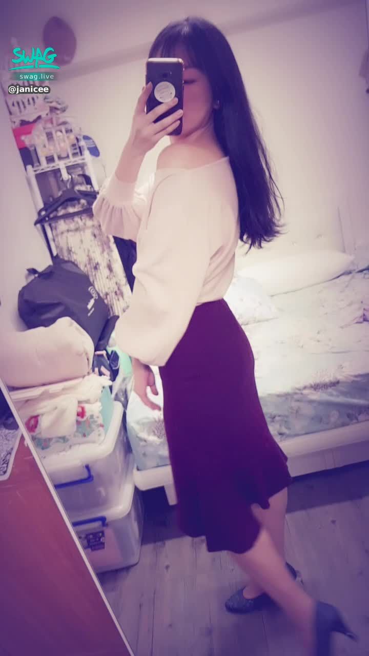  : 微露香肩💚
氣質系魚尾裙的姣好臀部曲線💛
mermaid♥️
