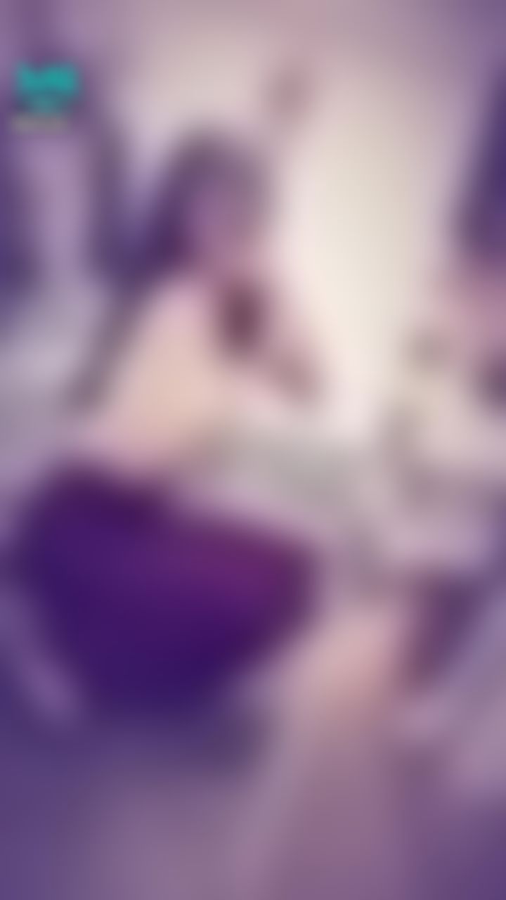  : 緊身魚尾裙，蹲著時露出臀部的曲線💋
女體的性感弧度💖
南半球的側面，展現小胸的另一種性感💓
💚
內衣真的是一種束縛呀💧
semisphere😈