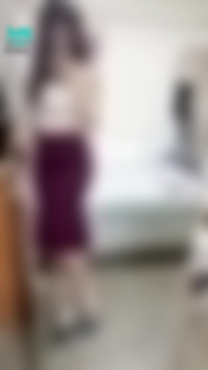  : 脫下高跟鞋👠
另一種性感角度，渾圓的南半球💙
內衣壓著的勒痕好明顯，比給你看💧
semisphere🌹