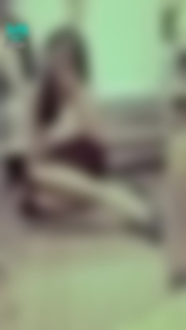  : 拉起衣服，露出渾圓的南半球💙
小胸的另一種性感角度💓
內衣壓著的勒痕還在，真的是一種束縛💧
性感細跟高跟鞋👠
semisphere🌹