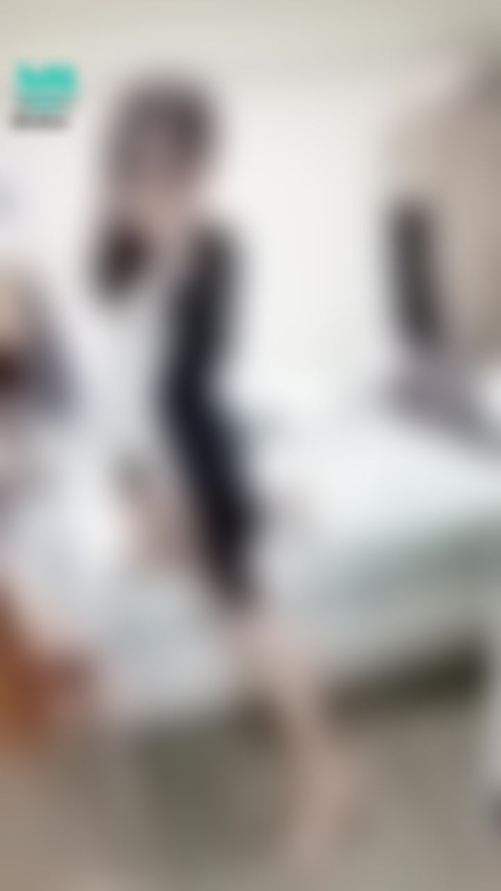 janicee : 外套下的睡衣⭐
背後的挖背設計💗
性感細肩帶與胸口的蕾絲💋
馬卡龍甜點系女孩🌹
macaron💓