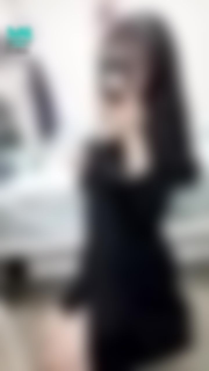 janicee : 拉開外套，胸口深V的蕾絲裝飾💗
甜得讓人想咬一口💋
馬卡龍甜點系睡衣💛
macaron💓