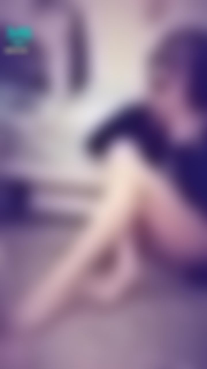 janicee : 摸摸好摸的腿💛
鏡子前的美腿坐姿 👠
細肩帶與蕾絲💋
馬卡龍甜點系少女💓
macaron🎀