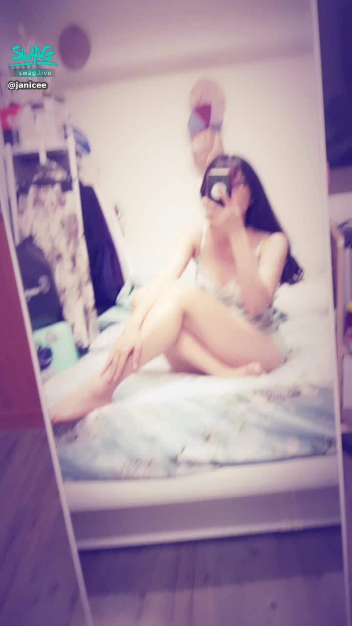 janicee : M-shaped legs on the bed 💋
open legs 💖
when your dim sum 😈
Covered with lace 💙
M shape 💓