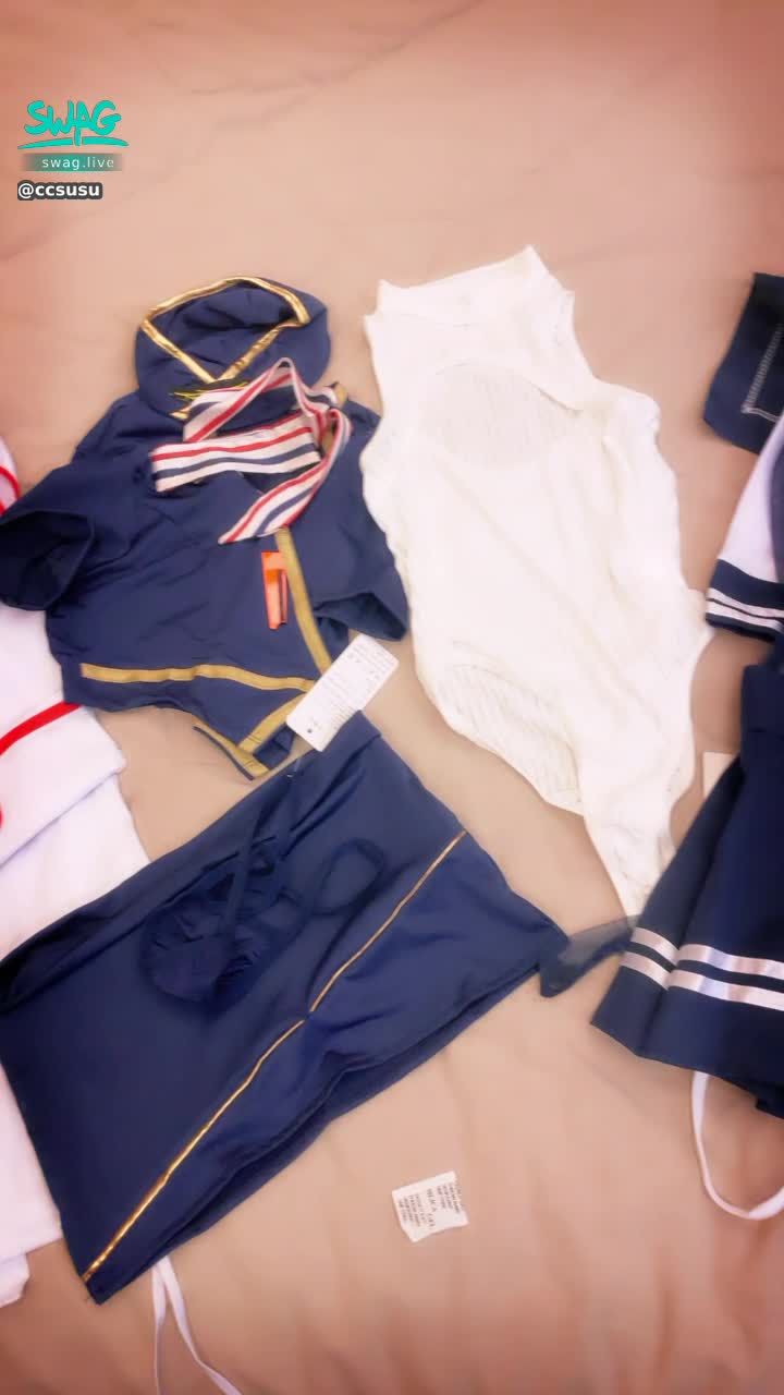  : 制服誘惑😜截圖告訴我想看我穿哪一套❤️