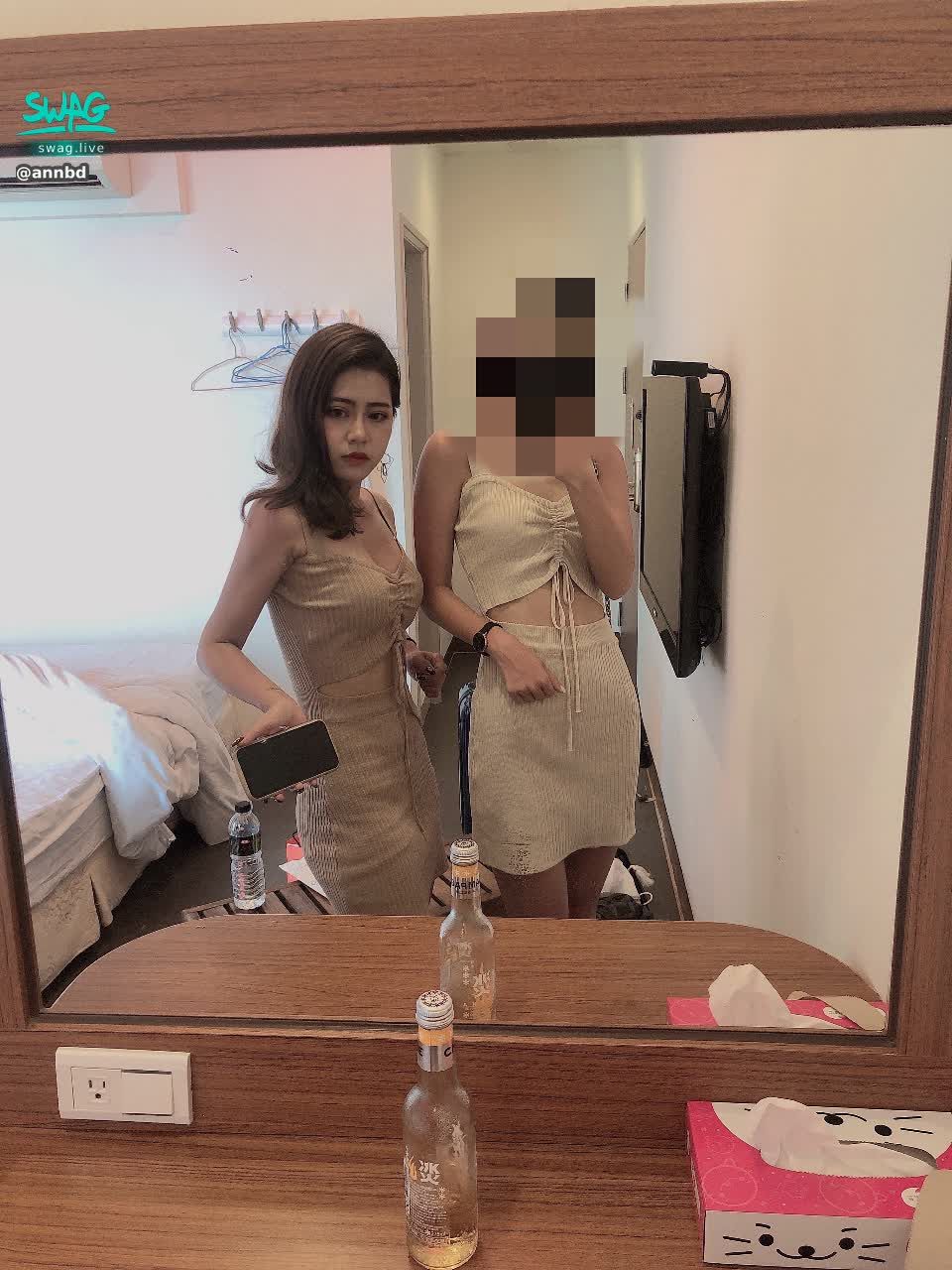  : Remember the game that An An said a few days ago to guess which swag anchor is my good sister? ☺️
Here comes the photo reminder 😘
The height and body contrast is too obvious. 😝😝😝
love to hurt each other 🥰
Hurry up and private message An An to say the answer
3/12 Announcing the answer 🥳 Guess right, there is a video bonus
! ! Limited private message guess! !
There are already many people who guessed it right, and the friends who haven't tried it have private messages Qi Nai