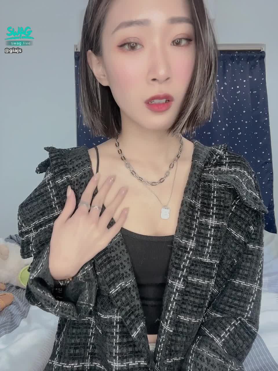 giajs : Let me burn your heart on a cold day 🤤🤤🤤
I like this little sexy temptation 🤪🤪🤪