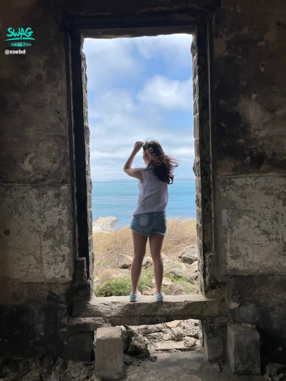  : Looking at the blue sea and blue sky alone ~ I want to be embraced by the sea 🥺