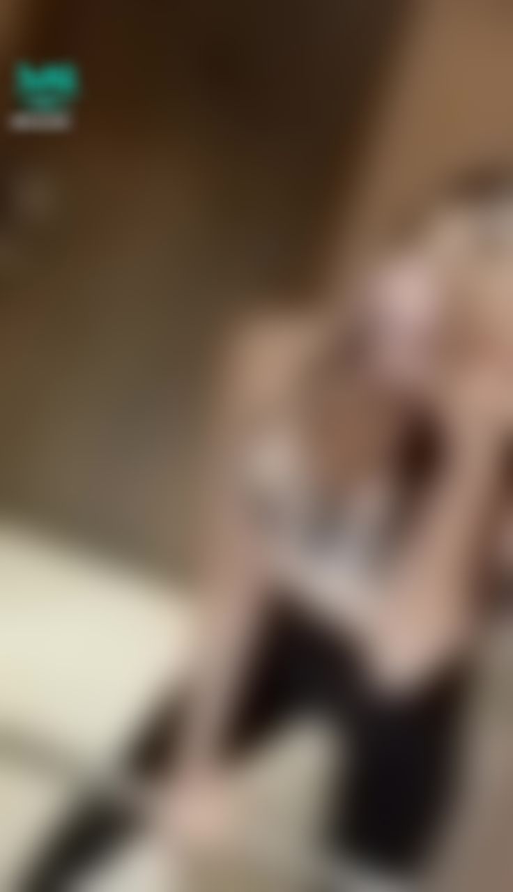 : 💪健美E奶模特swag美女健身聯盟💪在健身房看到我的話 你會過來壓我頭？😈