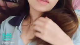 jenzhen : 早上起来就是如此💦
突然想拍点迷片,就来摸摸奶子,摇摇身子,摸摸下面🌚🤭
过后就来一个大吊🥵 好粗又长🥵
可惜没有润滑剂难以入塞,之后用震动棒超强的小粉红🔞💦 震到出汁,流水🤤
先喂饱妹妹,才填饱肚子🤤
#美腿 #自慰