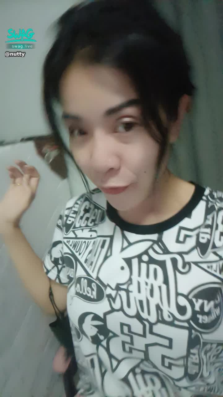 nutty : Today is very shabby and has to go out to buy rice again. Look at me housewife 😫😬 #real #thaigril