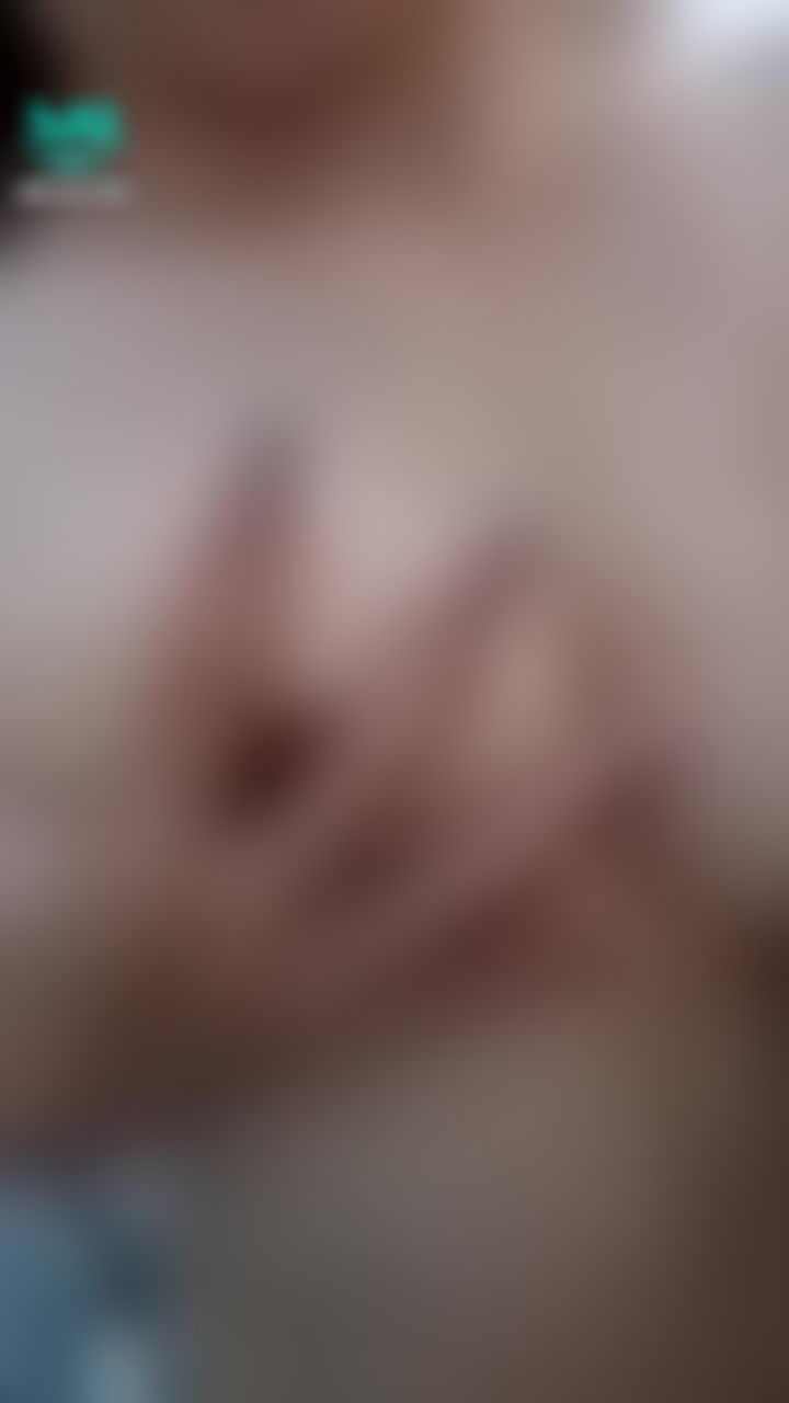 l*******e : ㄋㄟㄋㄟ太大手抓不住了🔞🔞💦
最近雪莉的餒餒脹脹的 好像..有變大了耶😳😳😳😳  

哥哥有發現嗎？ 回答“有” 讓你看更多🙈🙈