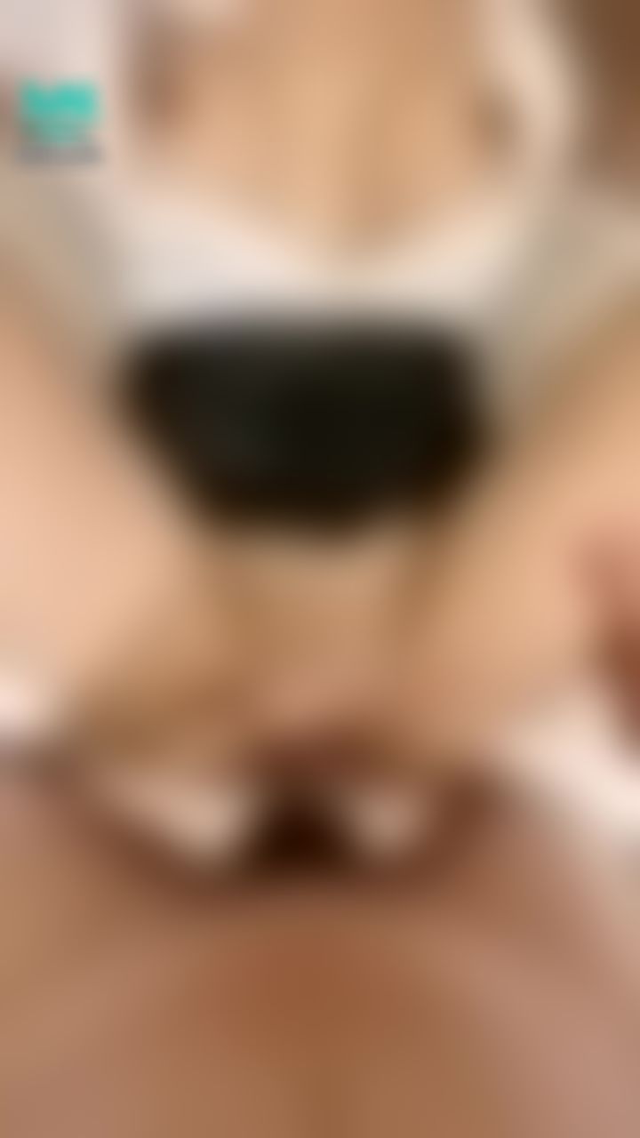  : 露臉必解🔓🔥這隻大肉棒抽插人家的小穴 畫面好色好變態
怕被員工聽到 小秘書只能嗚著嘴 好痛苦喔😖
解鎖艾拉長片兩部 截圖來換兩部大尺騷片🤤😍

#m字腿 #黑絲 #絲襪控 #小秘書 #露臉 #長腿 #大奶 #奶頭