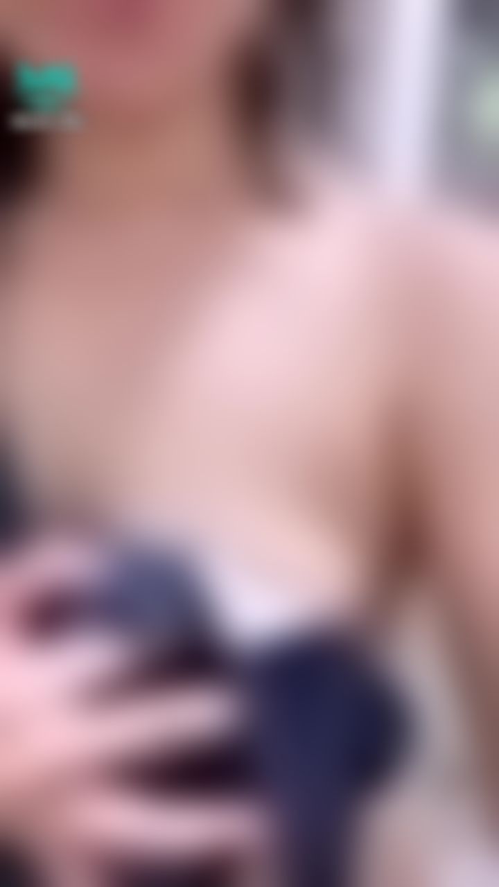  : 剛洗好澡🛁🛁
抹身順便摸摸一下😳