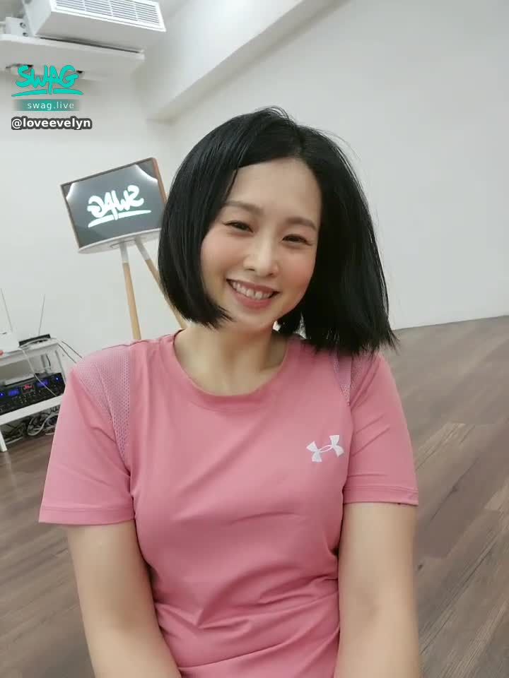  : Do you like Yiyi's sweet smile? 😊
Come to a performing arts class 🤪🤪🤪