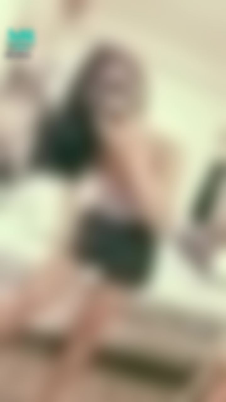 janicee : 向前伸展時窺探美胸的邪惡視角😈
低頭摸腳趾💙
海邊的編織低胸小可愛♥️
性感的鏤空💗
summer vibe⭐
#長髮 #黑髮 #鎖骨 #乳溝 #低胸 #鏤空 #短褲 #細肩帶 #美腿 #赤腳 #裸足 #前傾 #偷窺 #腳趾 #窺視