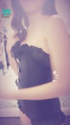janicee : 放下肩帶,脫下泳衣的上半身😈
性感裸背與微笑線👀
美臀的曲線💙
ready for summer💦
#泳衣 #低胸 #肩帶 #鎖骨 #黑髮 #長髮 #性感 #swimsuit #裸足 #赤腳 #大腿 #乳溝 #美背 #裸背 #微笑線