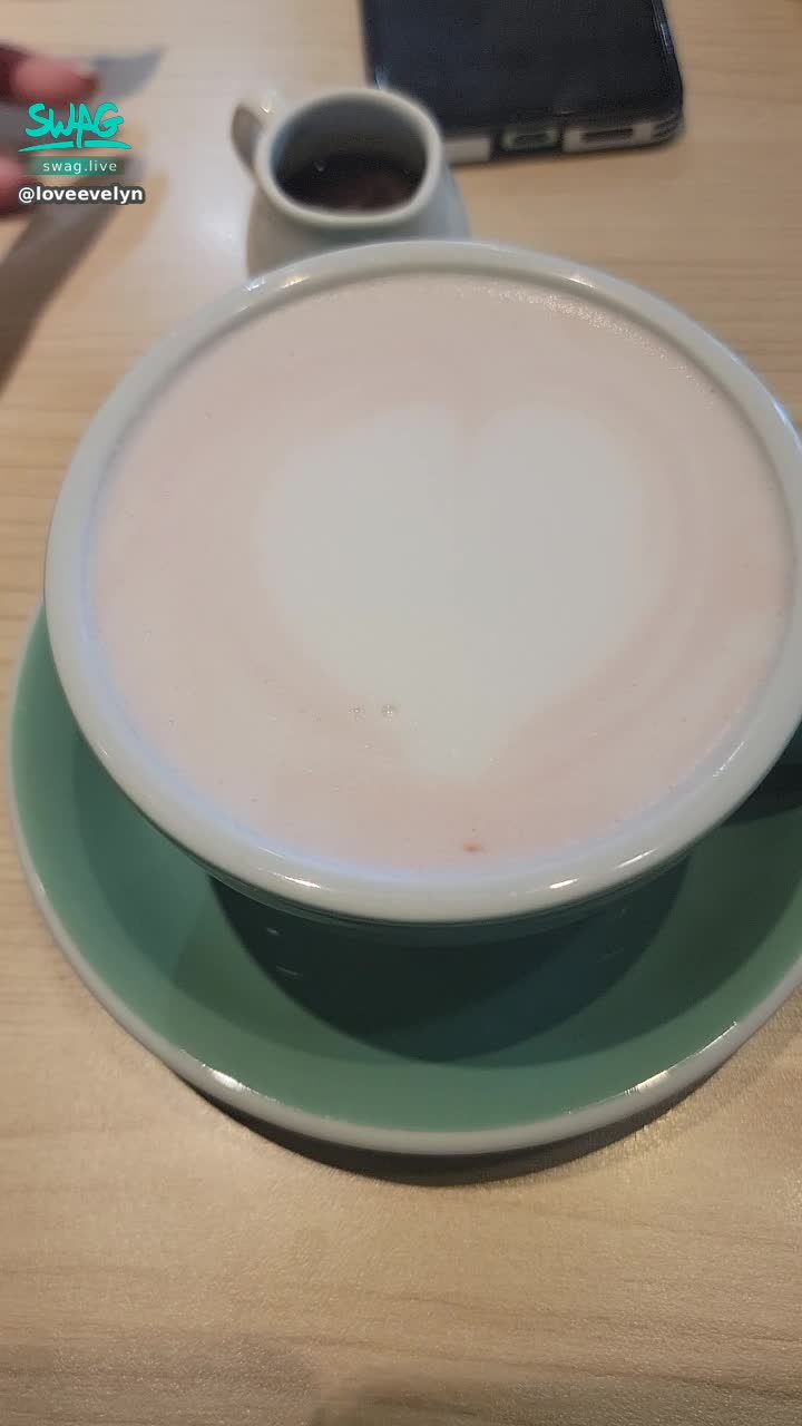 loveevelyn : 這杯咖啡叫“紅絲絨”
美到捨不得喝💗💗💗