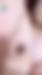 l********e : 輕輕愛撫我的胸部….一邊玩弄我的小穴🔥要高潮了⋯⋯要高潮了….流出白白的飲水💦💦好色