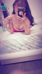 janicee : 放下睡衣的兩側肩帶😈
床上呼之欲出的雪乳💗💗💗💗
性感的肩頸肌膚🌹
可愛的腳ㄚ子💖
紅色低胸睡衣🎀
rouge♥️
#黑髮 #長髮 #氣質 #鎖骨 #低胸 #細肩帶 #睡衣 #美腿 #裸足 #赤腳 #腳趾 #肩膀 #趴 #乳溝 #黑框 #粗框 #眼鏡