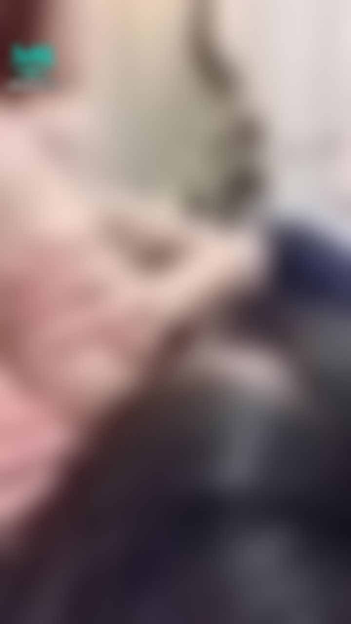 kathyicup : 下午翹班被幹完，回家又幫老公哺乳打手槍！吸奶吸出啾啾聲😈肉棒也硬梆梆，我根本就是男人們的發洩玩具🥰   如果你想要也利用我的身體滿足，就快點私訊我🙈❤️

#爆乳 #巨乳 #露點 #肉感 #露臉 #吸奶 #打手槍