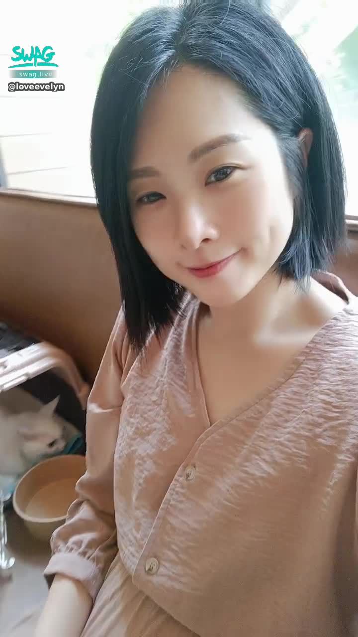  : 甜甜的伊伊，這寵物保姆有稱職嗎？🥰