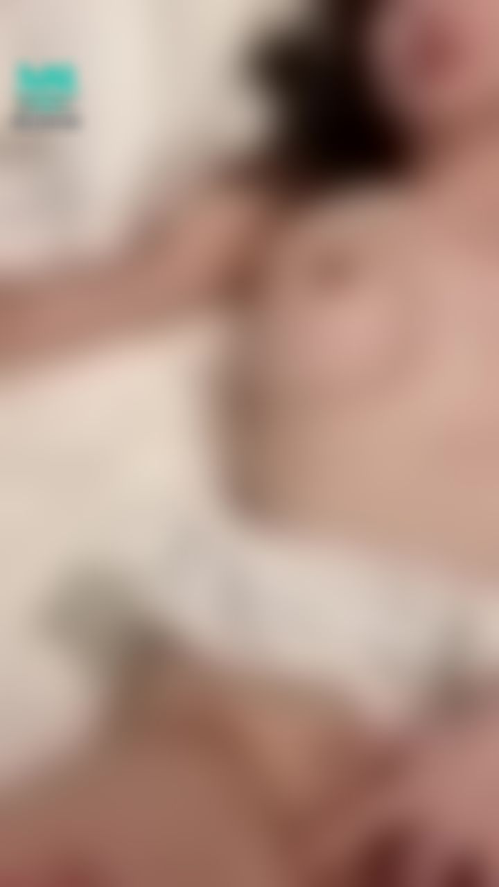 ladyyuan : 3p閨蜜👭一起玩哥哥肉棒愛愛ing🖤

自己淫蕩的摸荳荳，等等還想要怎麼辦⋯
欲求不滿啊，我性慾真的太強大，想每天被幹😌