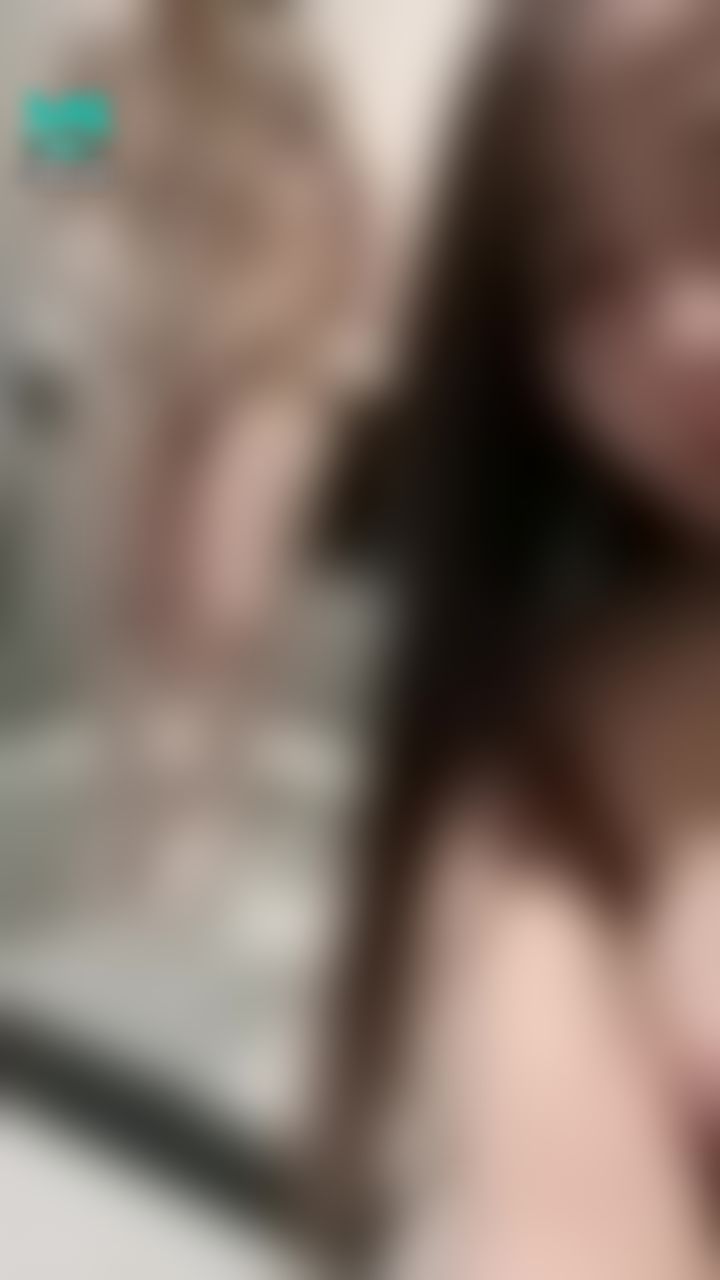 ladyyuan : 3p閨蜜👭一起玩哥哥肉棒愛愛💦
大戰完第一次，ㄧ起跟哥哥全裸洗泰國浴💦
哥哥幫我洗奶奶，洗屁屁洗身體⋯ 彤恩在旁邊色色揉奶⋯摸穴⋯欲求不滿的樣子好色⋯