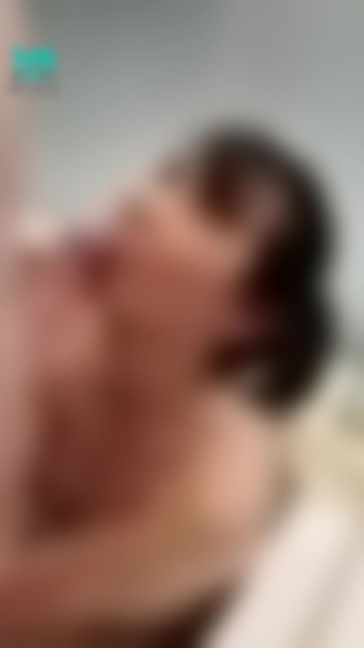 ladyyuan : 3p閨蜜👭一起玩哥哥肉棒愛愛💦

插完小穴的肉棒，哥哥叫我把淫汁舔乾淨⋯ 看我超色的吃肉棒⋯ 舌尖舔馬眼👅👅👅哥哥勃起成這樣⋯誇張啦
