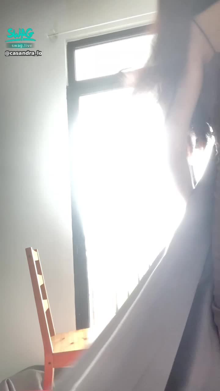 c**********w : 没穿内裤在哪里挂窗帘真的很色