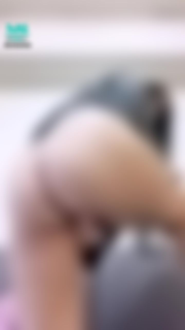 kathyicup : 把屁股抬高用自慰棒狠插自己的小穴❤️就是要這個力道和速度唷😈進來見習一下  以後就這麼幹我！💦👅🍆

#淫女 #爆乳 #插穴 #肉感 #大腿 #屁蛋