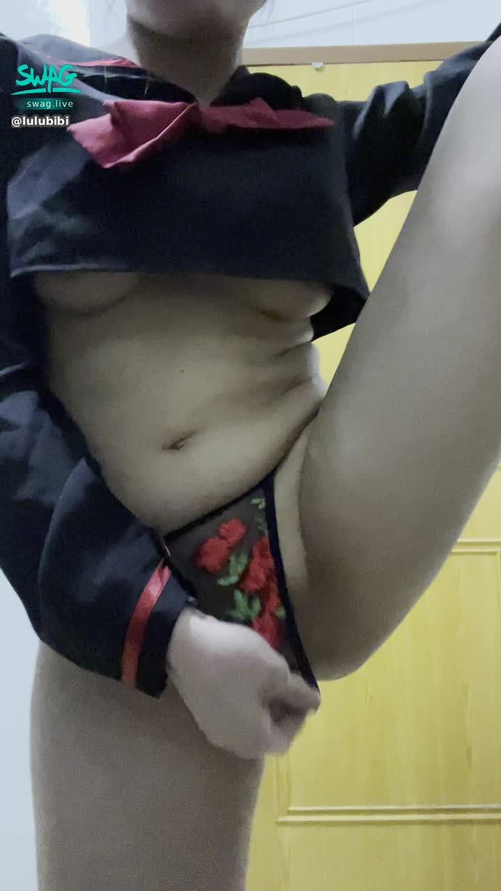 l******i : 你的學生妹準備好脫光等你了😈來滿足一下騷貨的小穴
#制服 #小丁 #丁字褲 #內衣 #露奶 #奶子 #胸部 #乳頭 #乳房 #裸體 #騷貨 #屁股 #誘惑