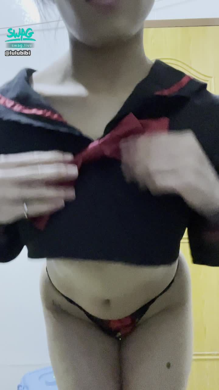 l******i : 佛系解鎖🔓制服學妹的誘惑😈要讓學長很爽很舒服💦來一起高潮吧
#制服 #小丁 #丁字褲 #內衣 #乳頭 #奶子 #露奶 #乳房 #學生妹 #乳溝 #胸部