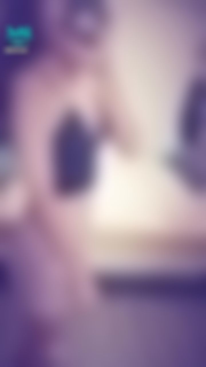 janicee : 另一側側身的性感弧度♥️
細肩帶深V小可愛💋
黑色內著⭐
black💓
#細肩帶 #深V #低胸 #鎖骨 #露腰 #短褲 #黑髮 #長髮 #裸足 #赤腳 #腳趾 #性感 #stap #black #sexy #黑色