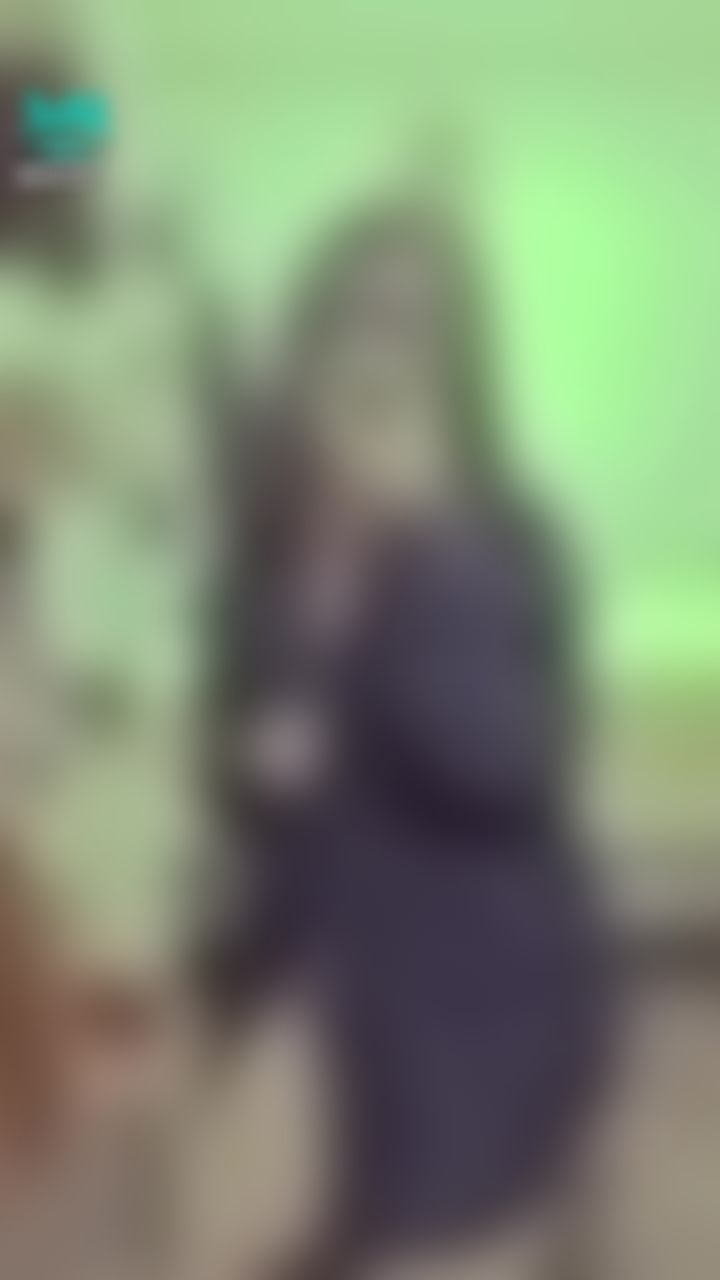 janicee : 外套下的性感弧度♥️
細肩帶深V小可愛💋
黑色內著⭐
black💓
#細肩帶 #深V #低胸 #鎖骨 #露腰 #短褲 #黑髮 #長髮 #裸足 #赤腳 #腳趾 #性感 #stap #black #sexy #黑色
