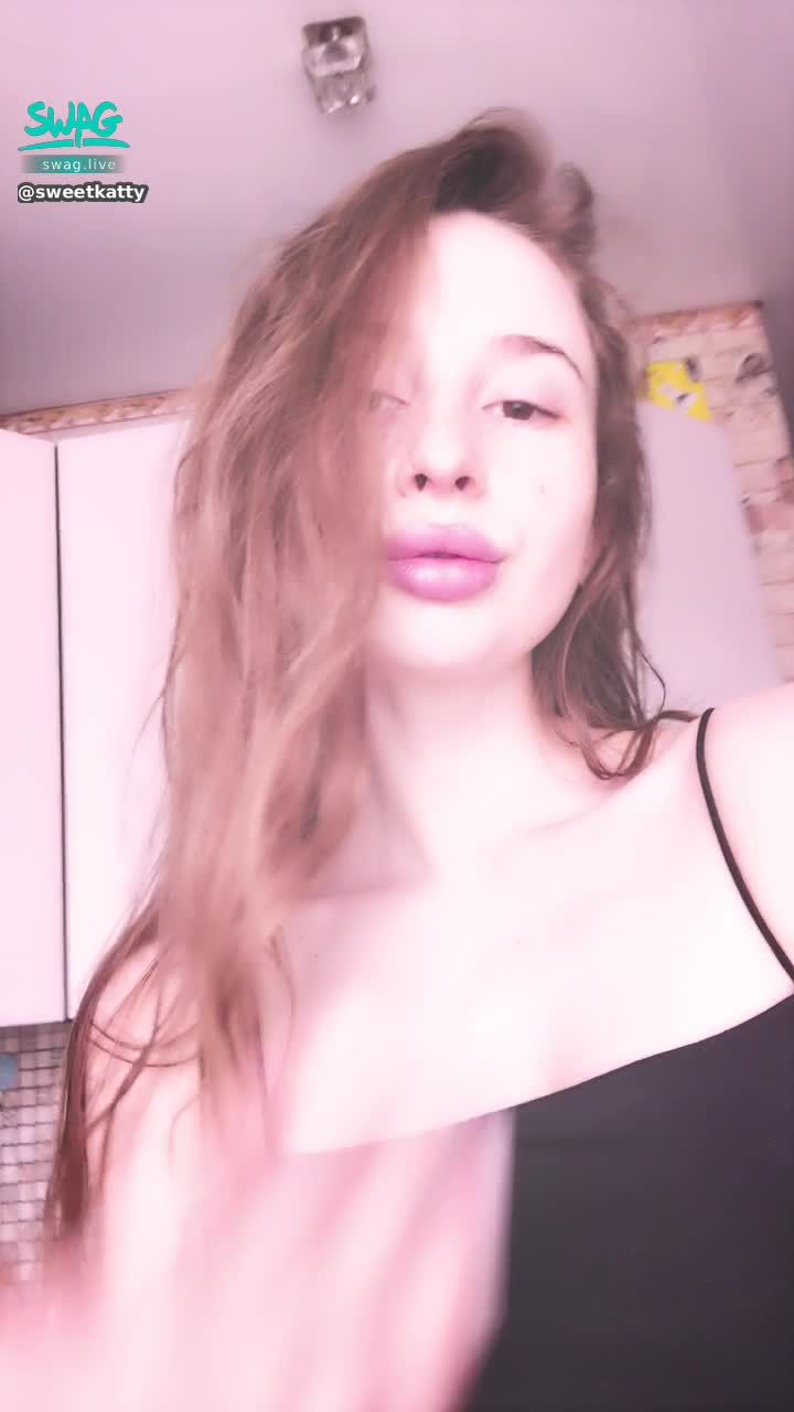  : Beatiful bb 🥰🥰🥰🥰 sexy lips 😍😍😍😍 #露臉 #tongues 🔥