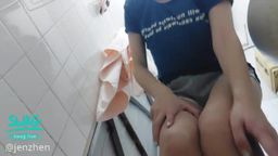 jenzhen : 早上就混身发桥,想要洗香香。然后,开始有感觉了,就开始慰慰 🤤🤤 满满兴奋感 😍😍 在洗澡间玩整个小时,洗澡间外的人已经怀疑我在干嘛😂😂
#自慰 #手淫