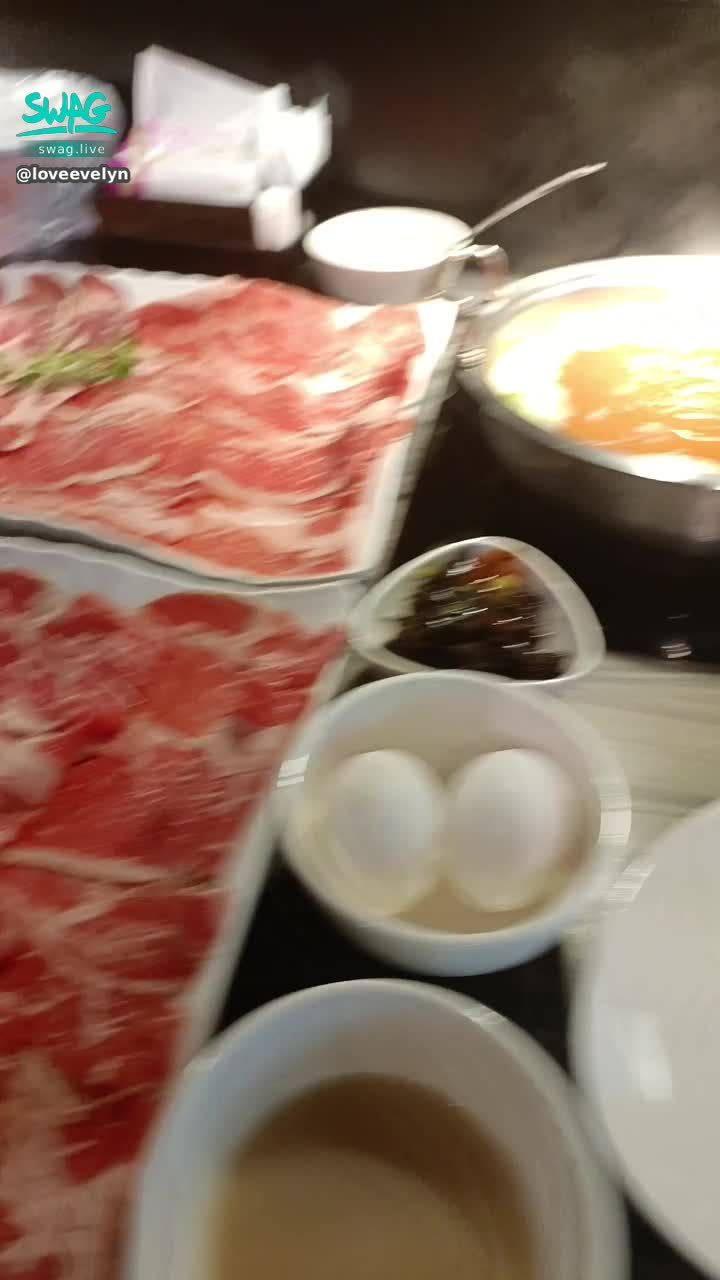  : Come eat hot pot with Ting Ting 🥰🥰🥰

#lovejulia