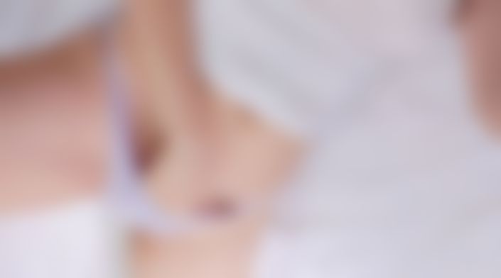 florababy : 中午太熱 弄到花花好想要 一直摸來摸去。。。看了讓哥哥好想幫個忙😈😈🔥 才一下子就看到下面出水了💦💦💦 好濕好色哦♥️😈 好喜歡 想把肉棒放進去了🔥🔥♥️ 還拿出新買的震動棒棒來玩😈❤️ 震到高潮了 害怕隔壁鄰居哥哥聽到花花在房間不懂在做什麼😈😈😈🙈🙈🙈
#白虎 #自慰 #愛撫 #手淫