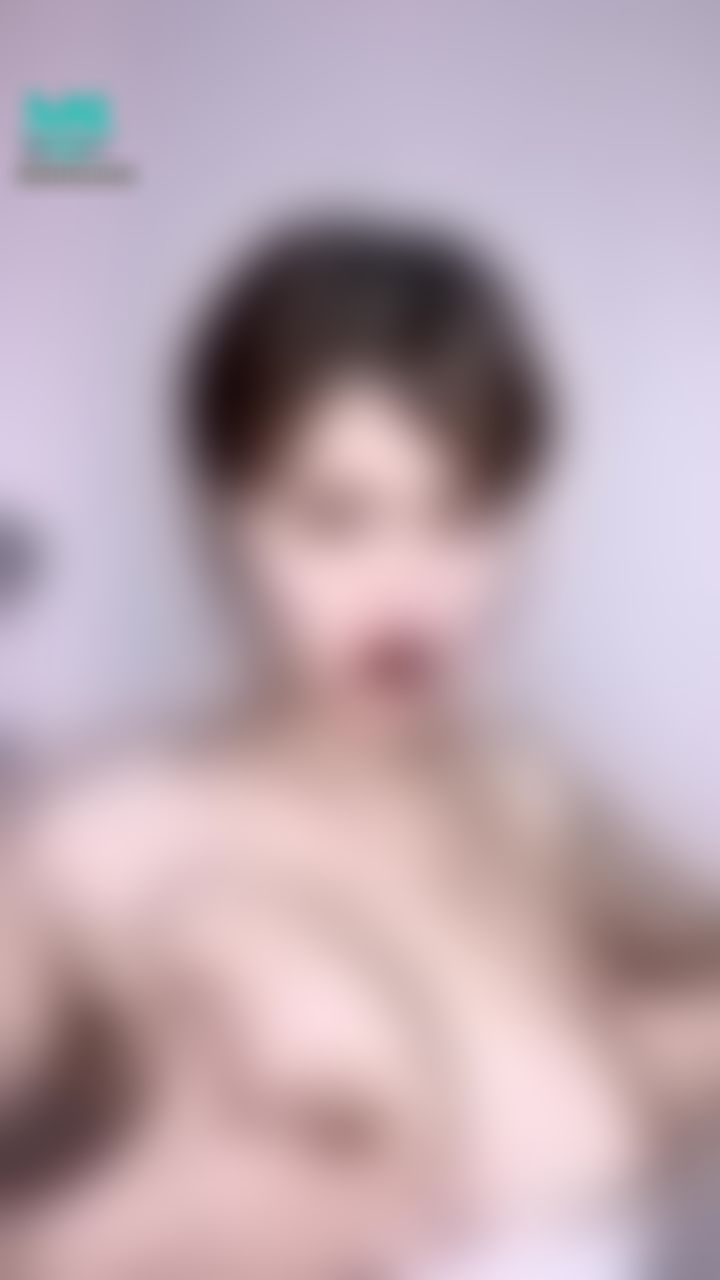  : 哥哥的小騷貨上線等你
想用腿量哥哥的腰ㄋ
#揉奶 #雪乳 #白皙 #騷 #露點