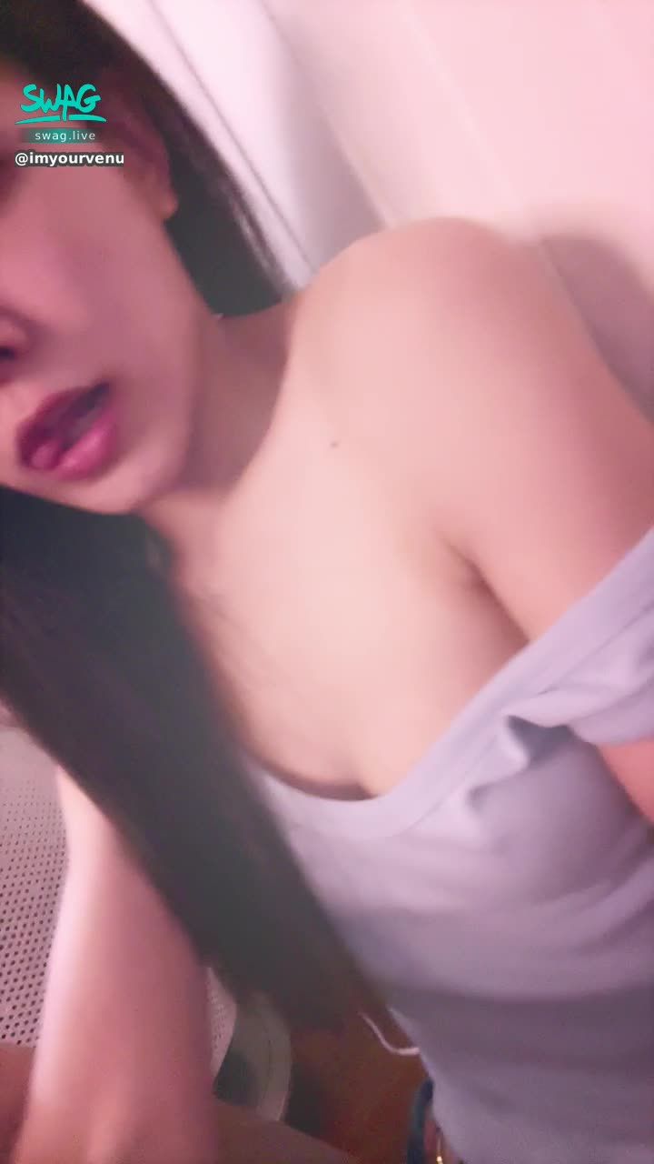 imyourvenus : 腿開開摸摸 搓搓奶 露臉臉😗