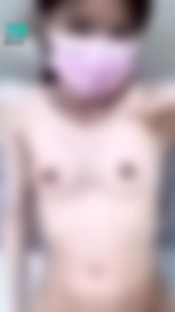 lizbaby : 小哥哥，想不想幹我呢？
#裸體 #全裸 #露點 #乳頭 #奶頭 #陰毛 #毛毛 #下體 #裸下體 #口罩